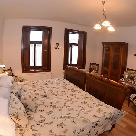 Levendula Porta Es Pajtaszinhaz Gasthof Orfű