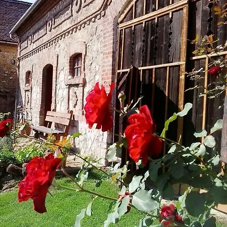 Konukevi Levendula Porta Es Pajtaszinhaz Orfű