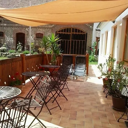 Levendula Porta Es Pajtaszinhaz Orfű