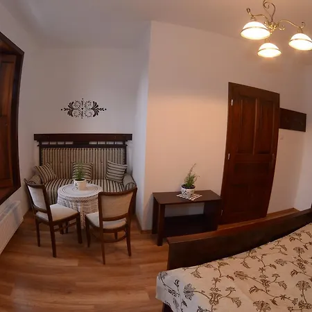 Levendula Porta Es Pajtaszinhaz Orfu
